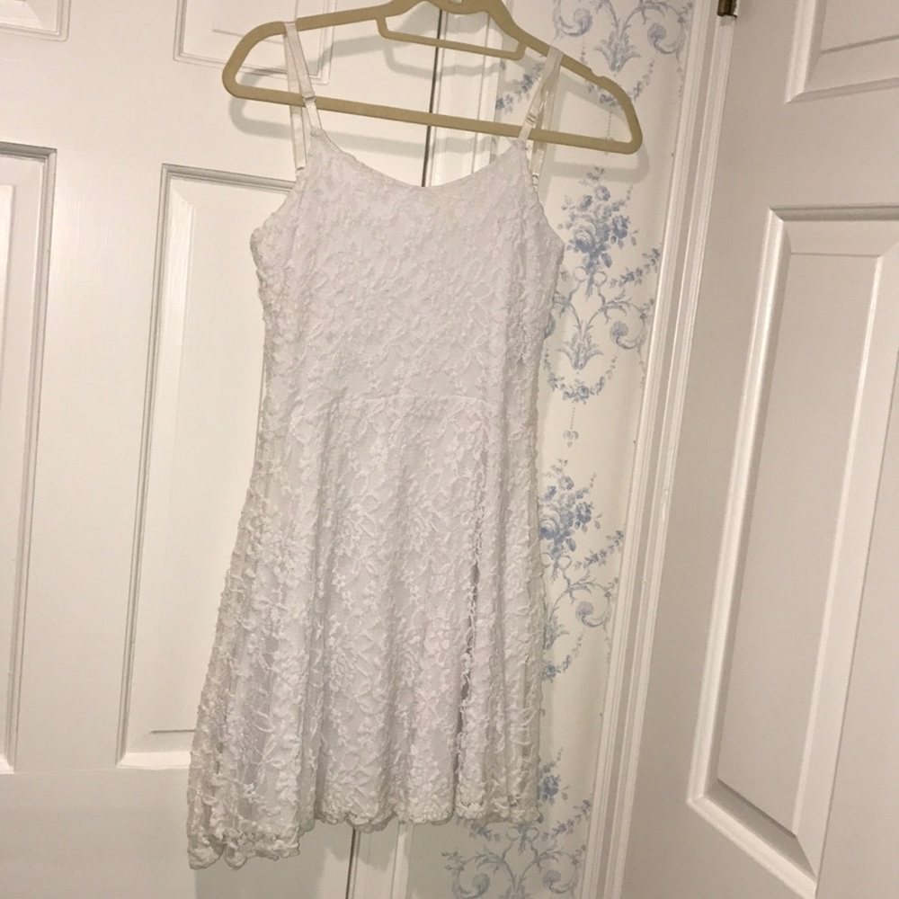 Flowy white lace dress worn once